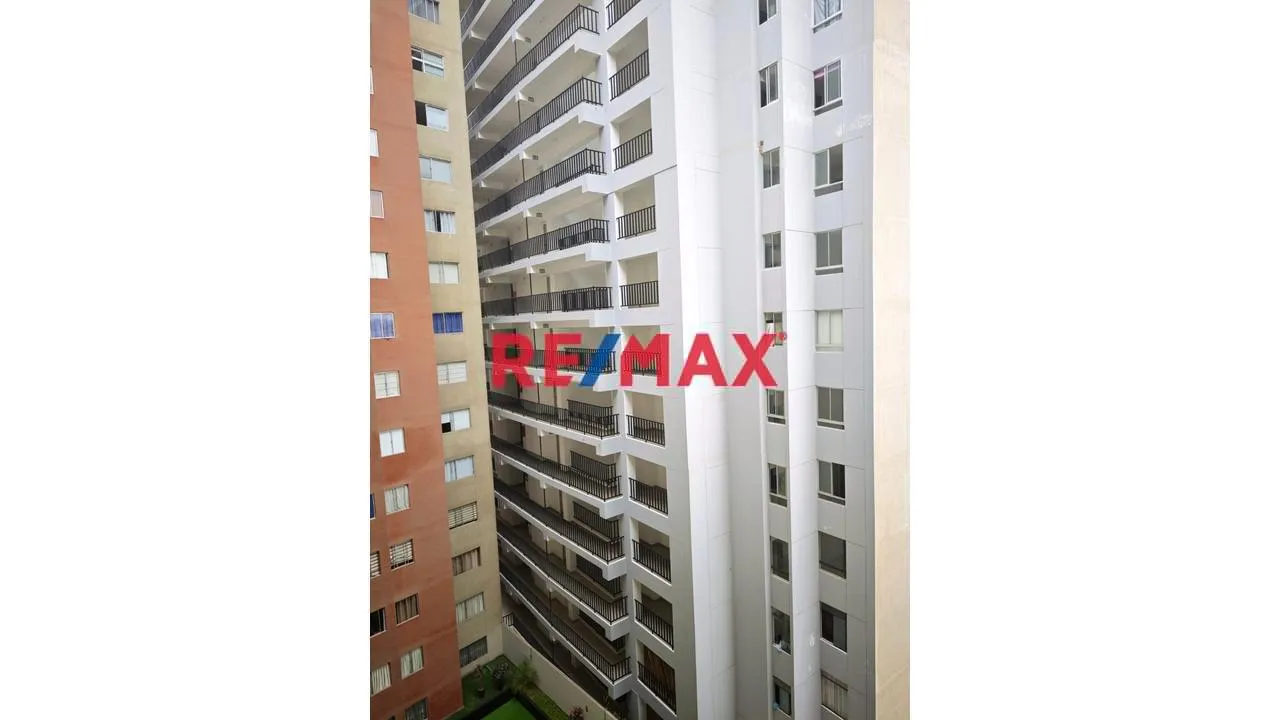 Se vende hermoso departamento ubicado en el 6.º piso de un moderno condominio en Av. Paseo La Castellana, Santiago de Surco, frente a un parque y en una de las zonas más convenientes del distrito.